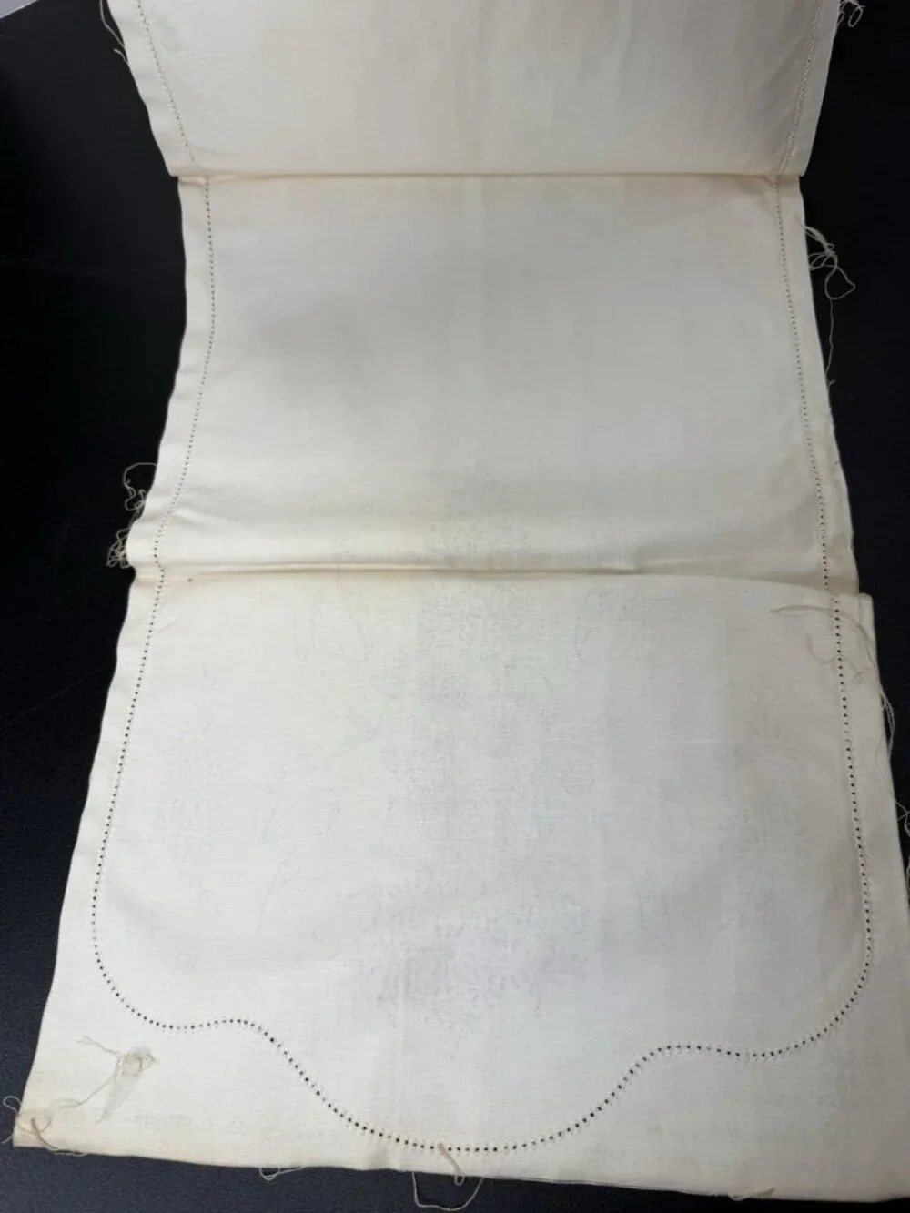Vintage Embroidery WonderArt Dresser Table Scarf #580 Ribbon Bouquet